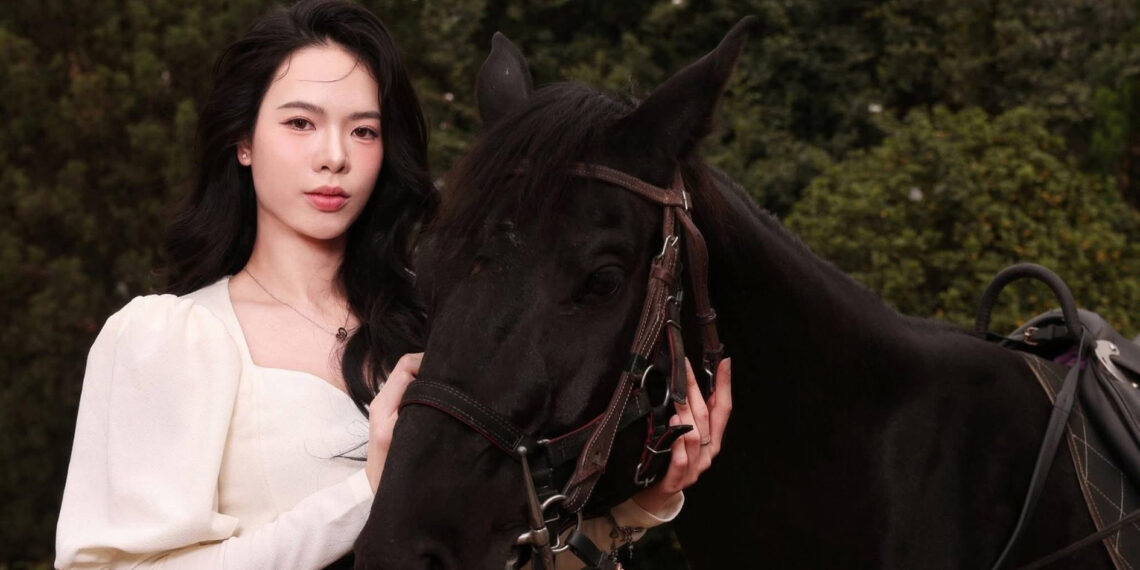 hoa khoi bong chuyen khoe sac ben chien ma don tet binh ngo 2026 2591.jpg