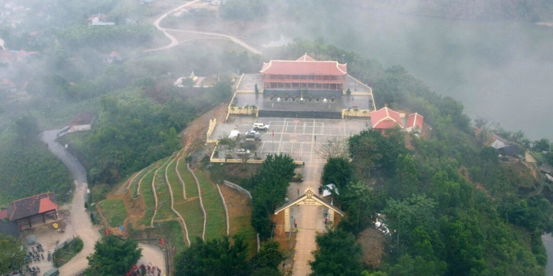 huyen ao ngoi den 9 tuong trau da giua dai ngan xu thanh 530.jpg