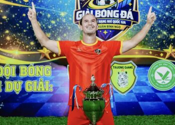 huynh kesly vs giai hang nhi 1102103110.jpg