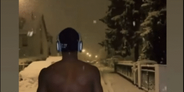 jackson chi mac quan dui di giua troi tuyet.png