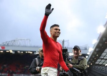 jamie carragher thay doi quan diem ve casemiro.jpg