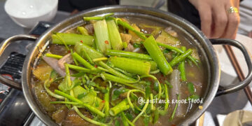 khach han me man dac san mien tay ken khach o quan 50 nam 1266.jpg