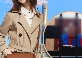 khach nu gio du tro quai la de duoc du lich chua o thanh pho dat do 208.jpg