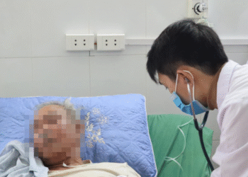 Hồi đó cứ thấy bệnh nhân dấu hiệu nặng là lo ky uc cua nam bac si tre vung cao hoi do cu thay benh nhan co dau hieu nang la lo 2048.png