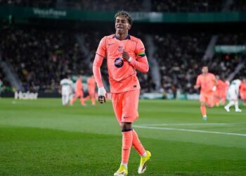 lamine yamal de cao chien thang tap the hon thanh tich ca nhan.jpg