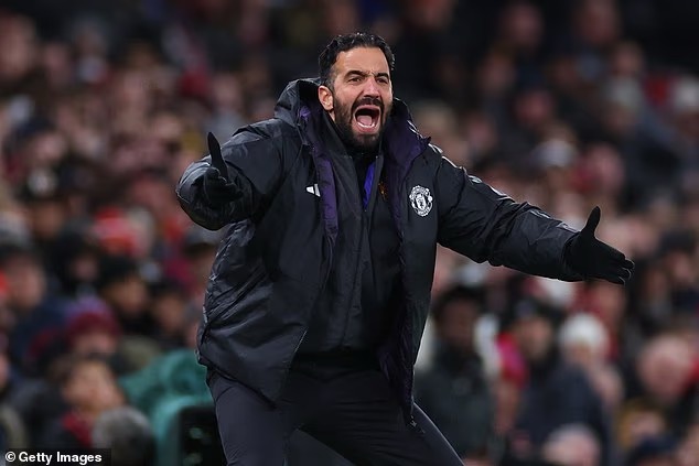 Man United trả giá đắt cho "thảm họa" Amorim man united tra gia dat cho tham hoa amorim.jpeg