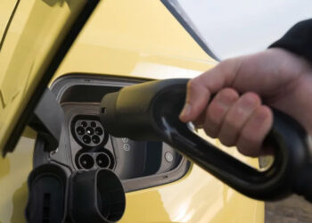 mot mau xe dien volvo bi canh bao co nguy co chay no rat nghiem trong 827.webp.jpeg