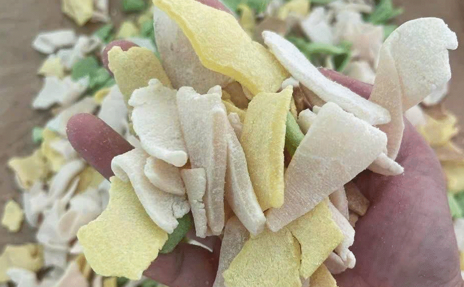 4 không khi ăn mứt Tết mut tet 1379.png