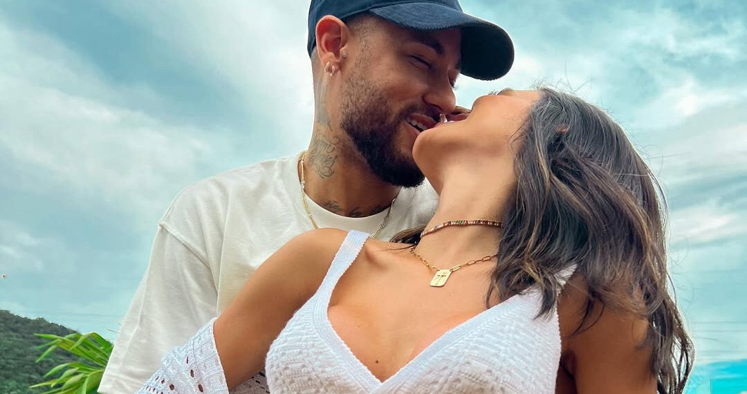 neymar lam tai nhieu scandal doi tu lan at bong da 961.jpg