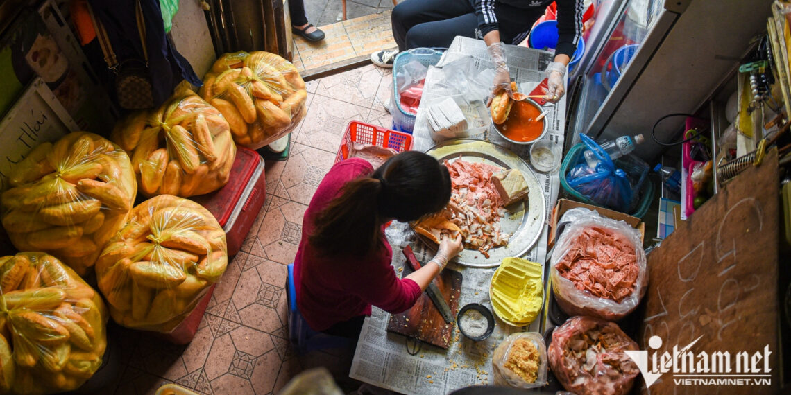 Khách Tây ăn ngủ ngon, khám phá trọn vẹn Việt Nam chỉ với 530.000 đồng/ngày ngay 1037.jpg