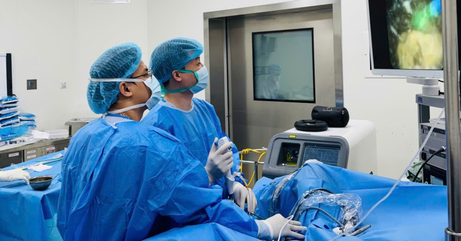 Người bệnh ngại đụng dao kéo đầu năm sợ giông, chờ qua Rằm nguoi benh ngai dung dao keo dau nam so xui xin cho qua ram 1930.png