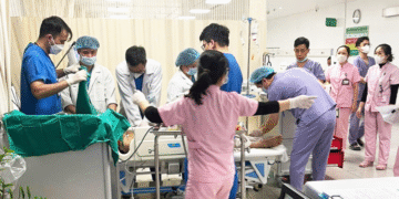 nguoi dan ong ngung tim sau khi tu chua chay o nha 1446.png