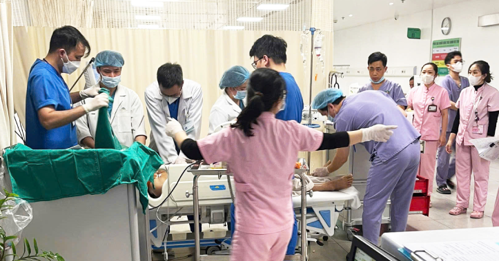 nguoi dan ong ngung tim sau khi tu chua chay o nha 1446.png