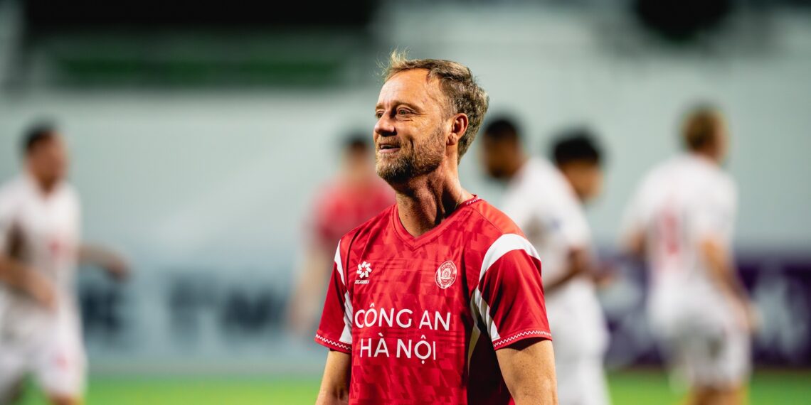 HLV Polking muốn bóng đá phải được quyết định trên sân cỏ polking 1802062622.jpg