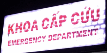 quyet dinh chuyen thang vao phong mo cuu nguoi dan ong bi dam thung tim 1263.png