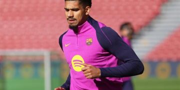 ronald araujo thi dau hon mot nam trong tinh trang tram cam.jpg