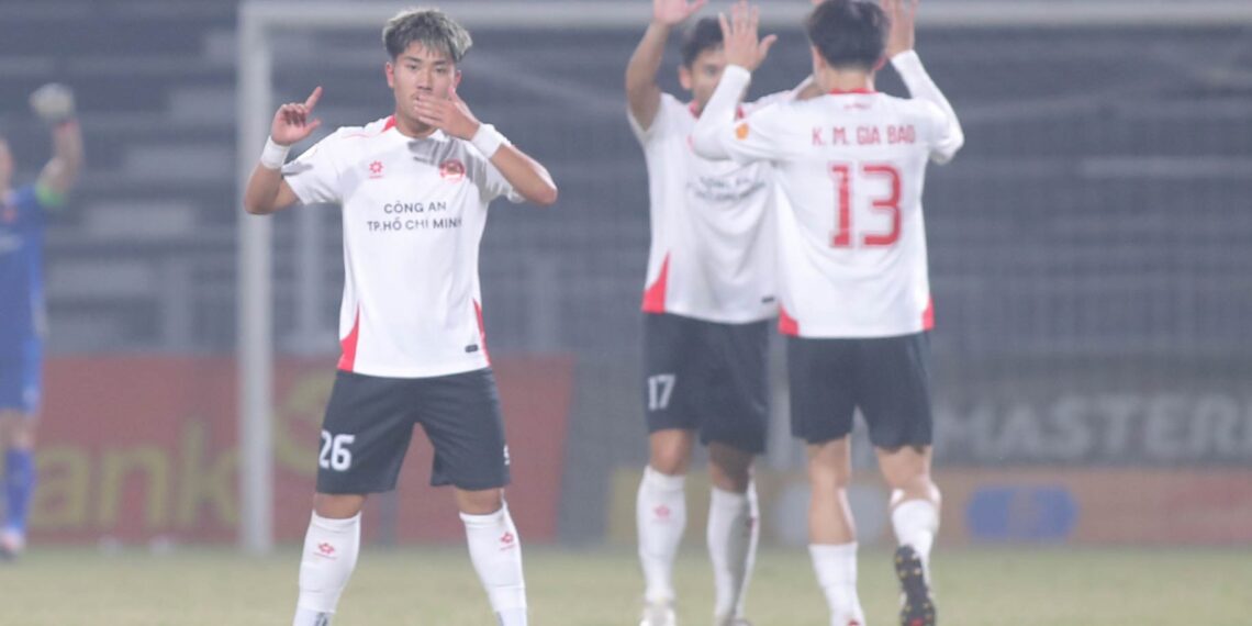 sao tre viet kieu australia bay to tham vong khoac ao dtqg.jpg