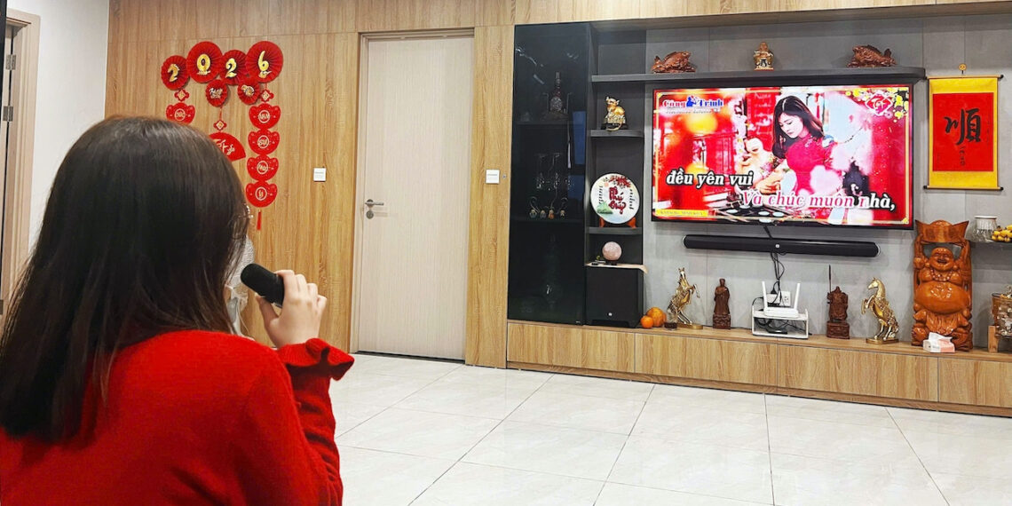 Tết mà, hát cho vui... đến mức đột quỵ thanh quản vì 'Gánh mẹ' xuyên trưa tet ma hat cho vui 2535.jpeg