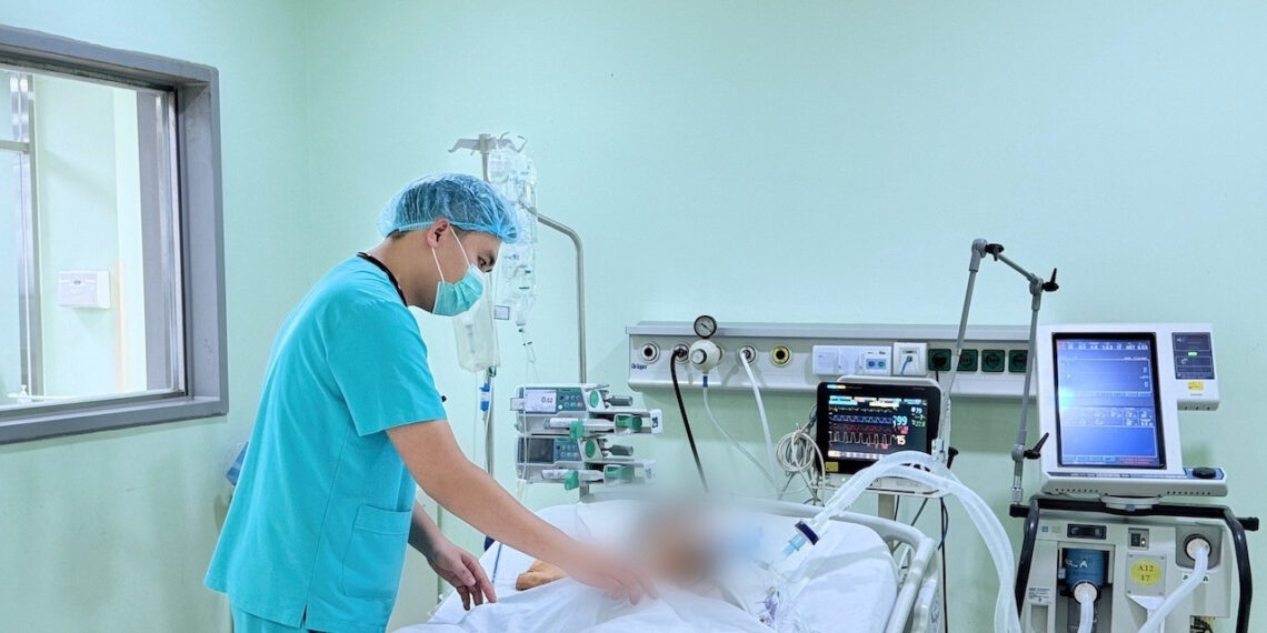 thanh nien 20 tuoi hon me sau vi thu vui giong nhieu nguoi 1043.jpg