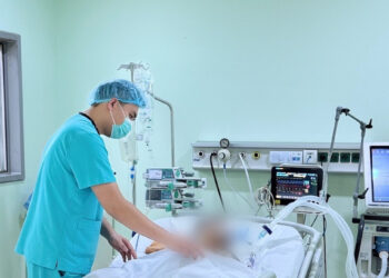 thanh nien 20 tuoi hon me sau vi thu vui giong nhieu nguoi 1043.jpg