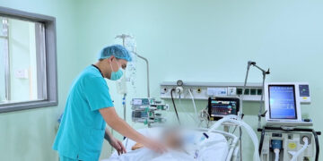 thanh nien 20 tuoi hon me sau vi thu vui giong nhieu nguoi 1043.jpg