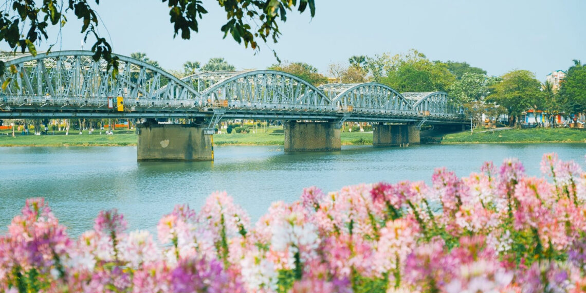 thanh pho o mien trung vao mua du lich ly tuong goc nao cung dep 2097.jpg