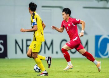 that bai cua cahn khien bong da viet nam tut hang chau a.jpg