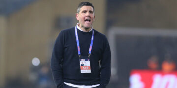 thua cahn hlv ninh binh da kich trong tai nguoi malaysia 3309.jpg