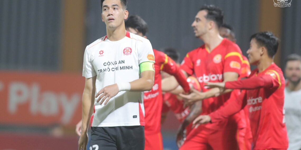 tien linh da hong penalty 0102211235.jpg