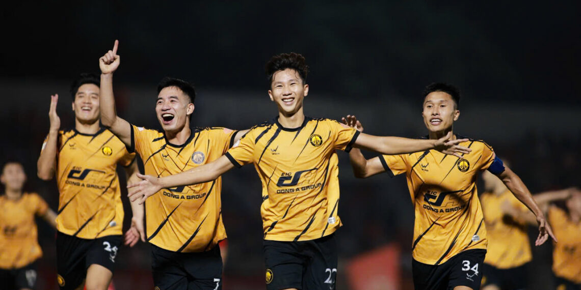 tien dao nguoi lao gay an tuong sau tran thang cua thanh hoa.jpg