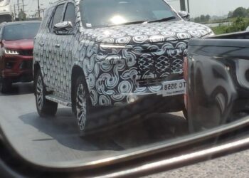 Toyota Fortuner thế hệ mới tiếp tục lộ diện trên đường chạy thử, ngày ra mắt không còn xa toyota fortuner 2026 jpg.16921.jpeg