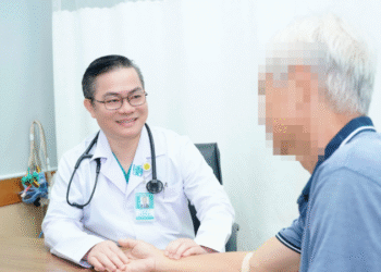 Từ cậu bé bán hủ tiếu gõ tới phó giáo sư hồi sinh những trái tim tu cau be ban hu tieu go toi pho giao su hoi sinh nhung trai tim 1954.png