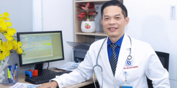 tu cau be ngheo hay dau om tro thanh bac si truong khoi san benh vien lon 561.png