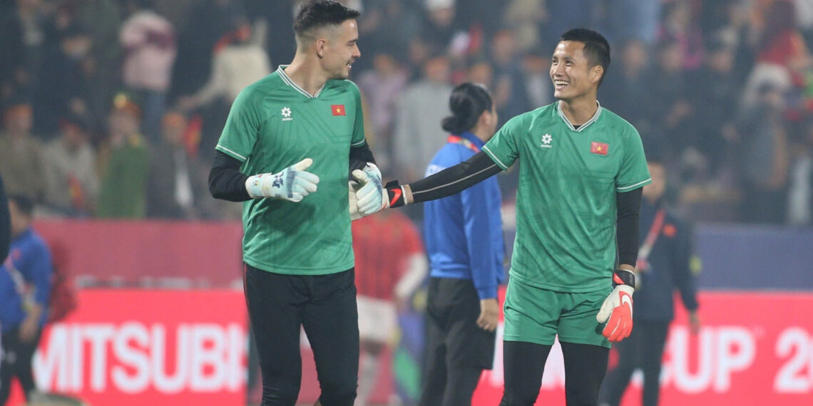 Tuyển Việt Nam đấu Malaysia: 5 thủ môn cạnh tranh suất bắt chính