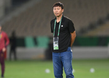 tuyen viet nam doi mat bao chan thuong hlv kim sang sik xoay xo the nao 3086.jpg