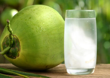 uong nuoc dua thuong xuyen co anh huong gi den huyet ap 667.jpg