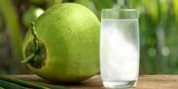 uong nuoc dua thuong xuyen co anh huong gi den huyet ap 667.jpg