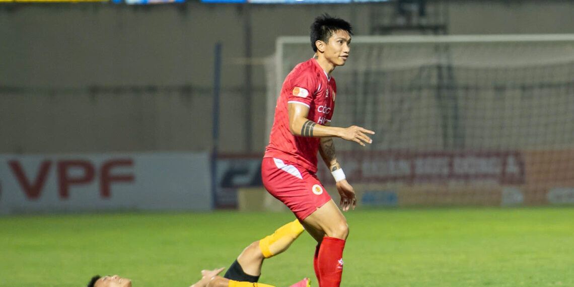 Văn Hậu ghi siêu phẩm để đời, mong trở lại tuyển Việt Nam van hau ghi sieu pham de doi mong tro lai tuyen viet nam 2691.jpg