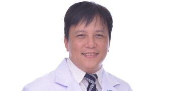 vi bac si tao cot moc dac biet chia doi la gan de cuu hai sinh mang 929.jpg