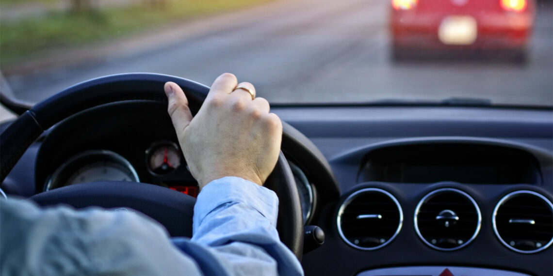 Vợ nhanh trí cứu mạng chồng ngừng tim lúc đang lái xe tốc độ cao vo nhanh tri cuu mang chong ngung tim luc dang lai xe toc do cao 2782.jpg