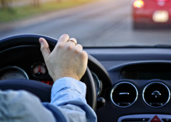 vo nhanh tri cuu mang chong ngung tim luc dang lai xe toc do cao 2782.jpg