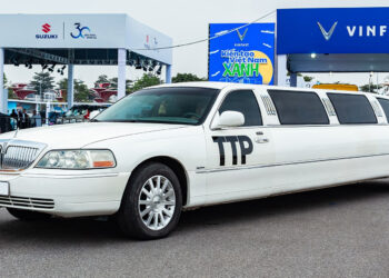 xe sieu sang lincoln dai gan 9 met cuc hiem ban gia re ngang toyota camry 1547.jpg