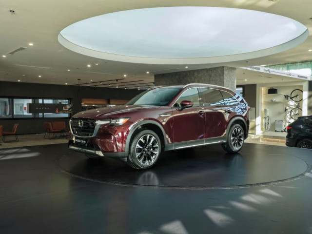 Mazda CX-90 chính thức chốt giá bán tại Việt Nam: SUV 7 chỗ hạng sang nhập Nhật, giá 2,479 tỷ đồng xehay cx90 gia 260226 5.jpg