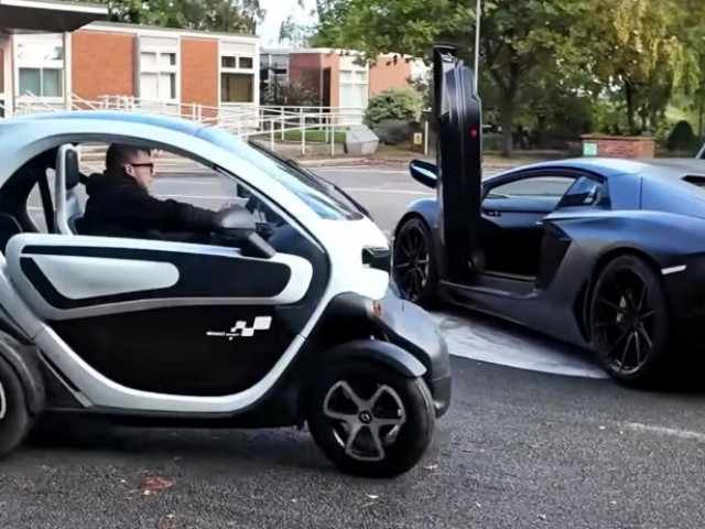 Xe điện tí hon Renault Twizy lột xác với động cơ Stark Varg, mô-men xoắn vượt Lamborghini Aventador xehay do xe 230226 1.jpg