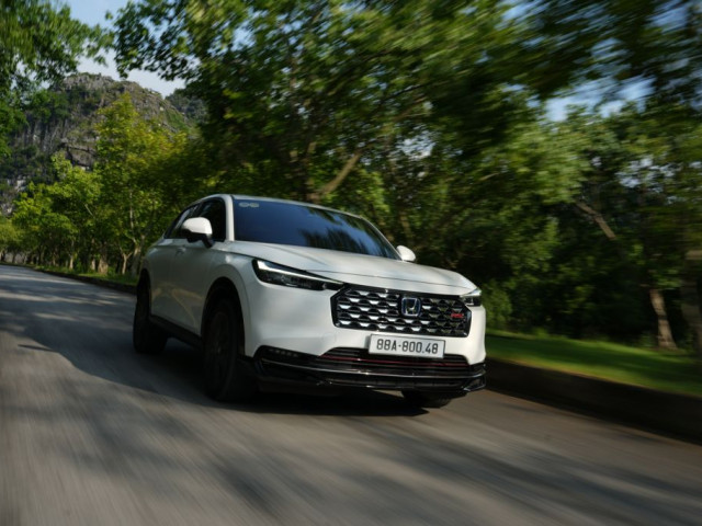 Honda Việt Nam điều chỉnh giá bán của HR-V e:HEV RS, giảm tới 34 triệu đồng xehay hrv gia moi 260226 3.jpg