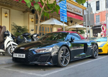 Chiêm ngưỡng Audi R8 V10 Spyder đeo biển "tứ quý" 8 cực VIP của đại gia Sài Gòn xehay r8 facelift 160226 3.jpg