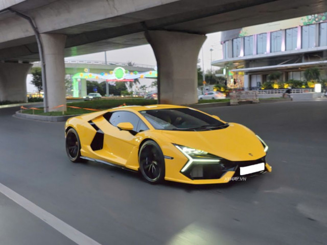 Lamborghini Revuelto hơn 44 tỷ đồng bất ngờ xuống phố, hé lộ danh tính chủ nhân kín tiếng tại Việt Nam xehay revuelto 160226 5.jpg