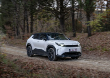 Toyota Urban Cruiser 2026 sắp ra mắt Đông Nam Á: EV cỡ nhỏ chạy gần 500km/lần sạc xehay urban cruiser 260226 7.jpg