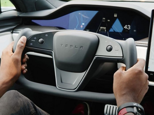 Trung Quốc siết chặt tiêu chuẩn an toàn mới, thiết kế vô lăng dạng khuyết đối mặt nguy cơ bị “khai tử” xehay vo lang yoke 200226 2.jpg