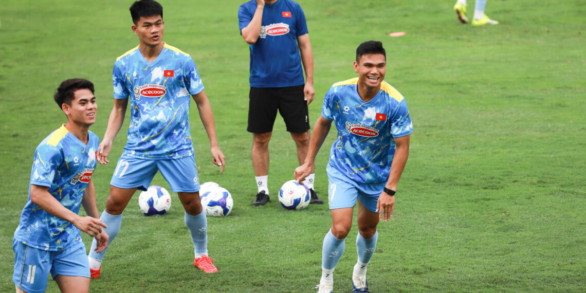 Khuất Văn Khang: Xuân Son hay Hoàng Hên cũng phải cạnh tranh vị trí